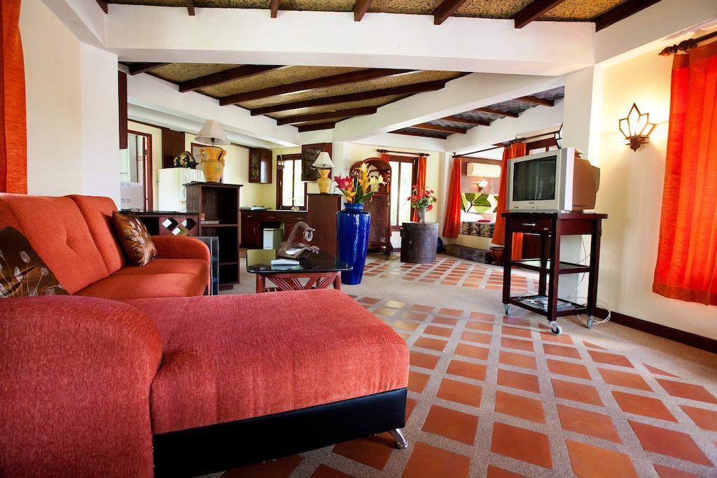 Coco Palace Resort Nai Harn Værelse billede