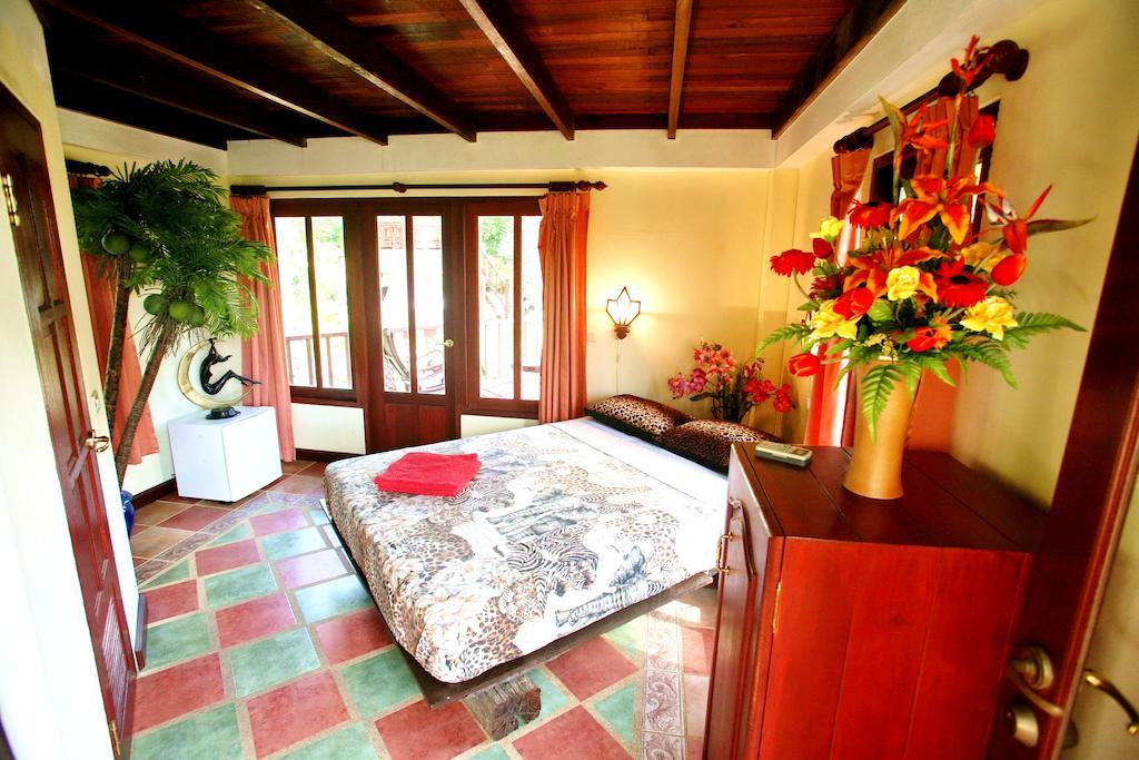 Coco Palace Resort Nai Harn Værelse billede