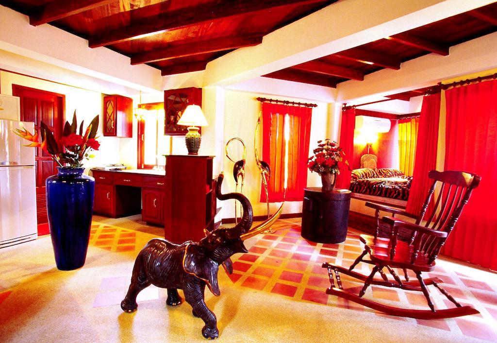 Coco Palace Resort Nai Harn Værelse billede