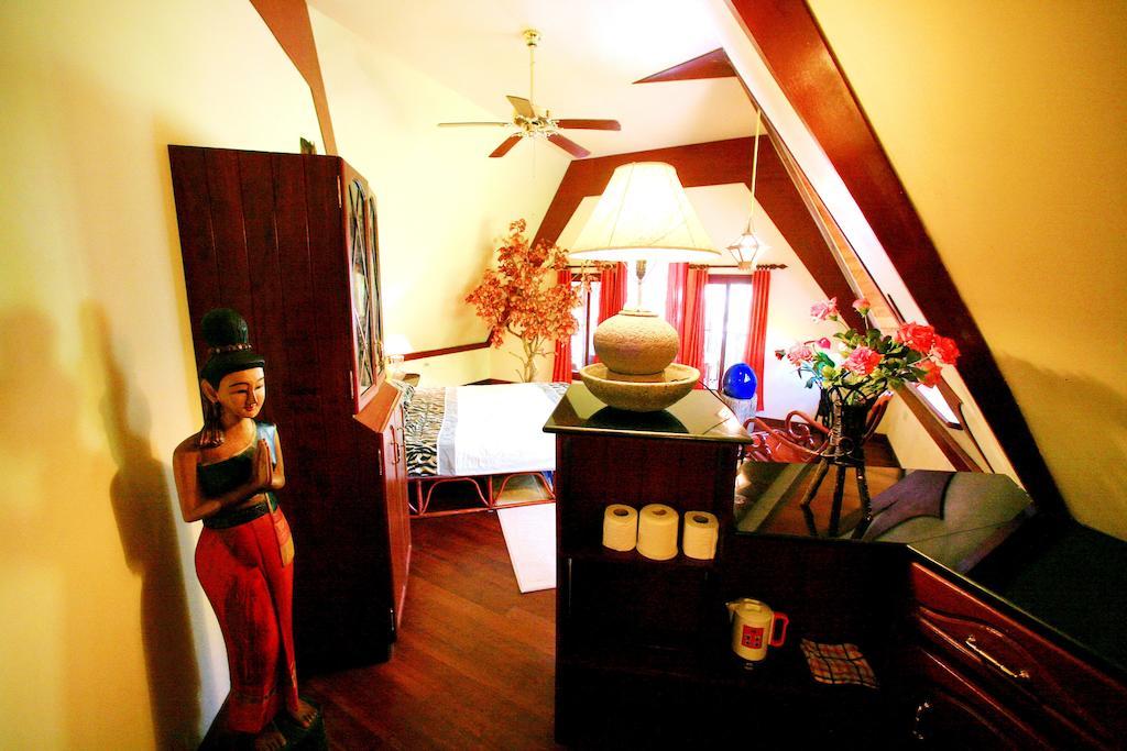 Coco Palace Resort Nai Harn Værelse billede