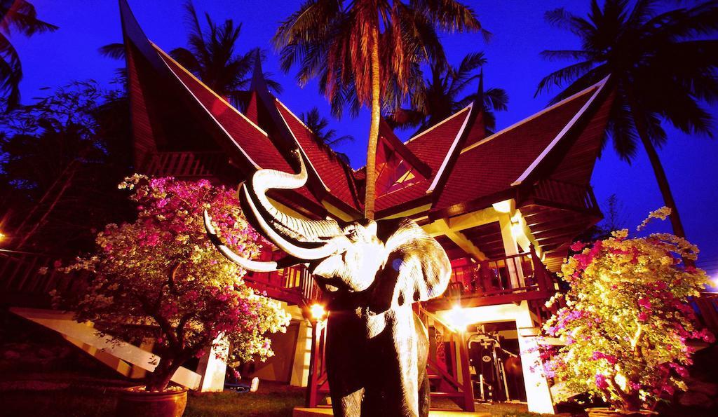 Coco Palace Resort Nai Harn Værelse billede