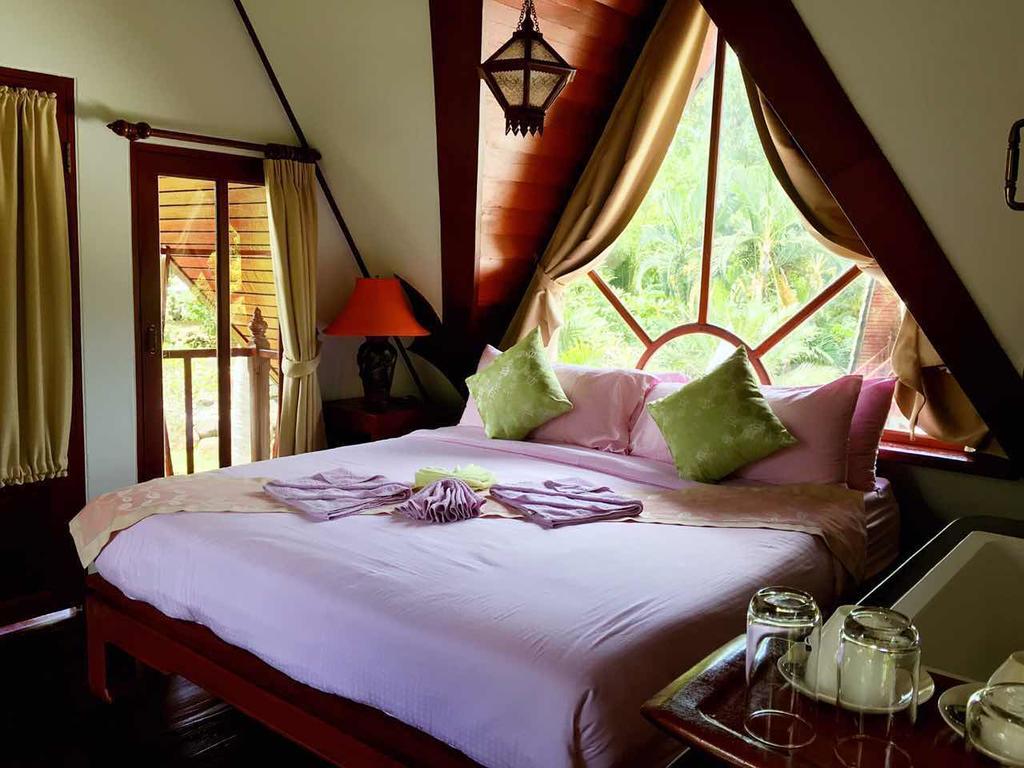 Coco Palace Resort Nai Harn Eksteriør billede