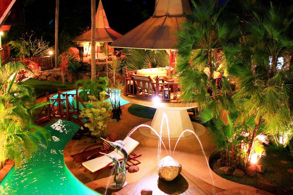 Coco Palace Resort Nai Harn Eksteriør billede